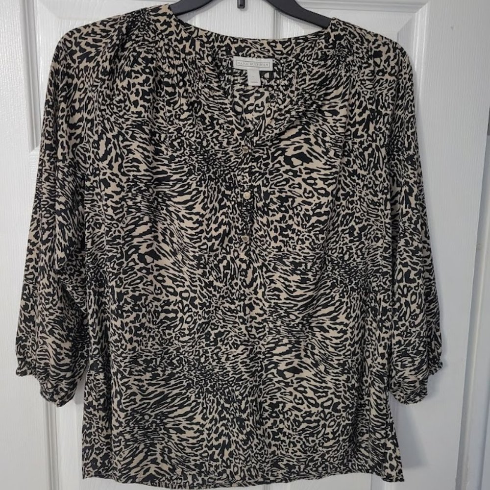 Dana Buchman animal print top Size L‎